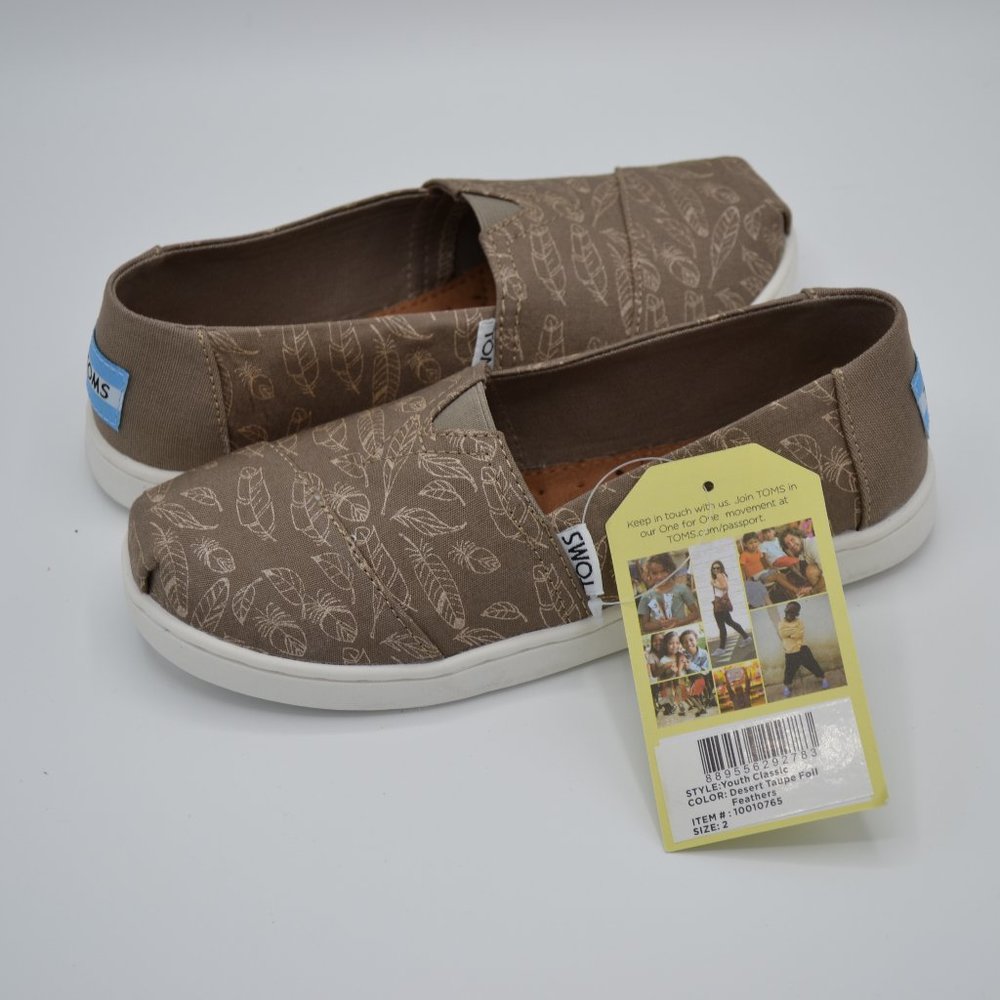 Size 2 Toms Classic Desert Taupe Foil Feathers Sho